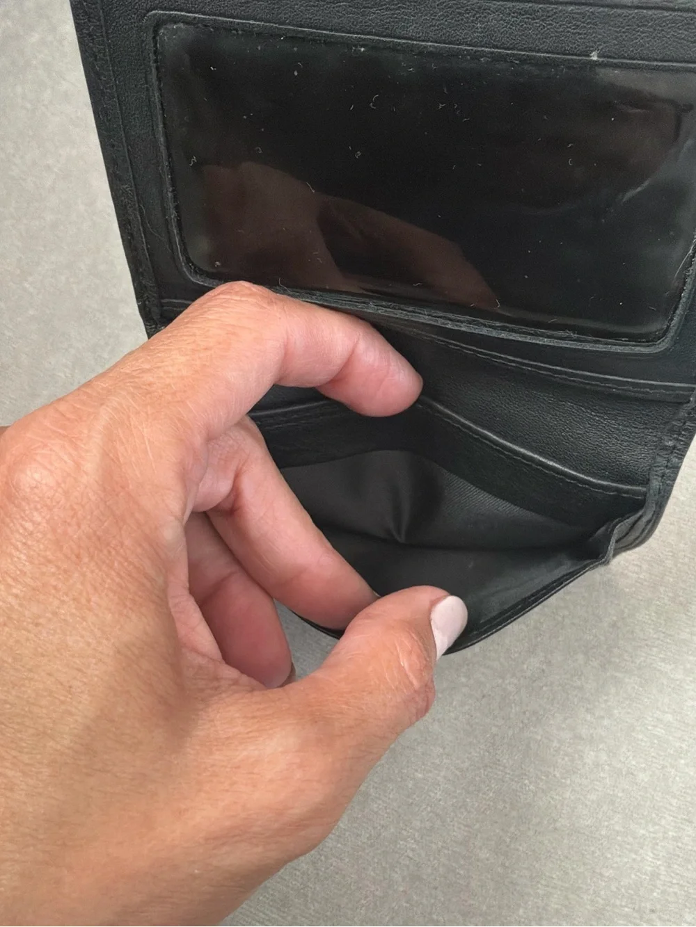Tumi Black Leather Thin Bifold Credit Card Holder